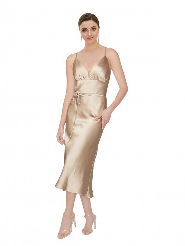 línea A Cuello en V Midi Satén sedoso Corto Formales Vestidos de dama de honor / Vestidos de fiesta / Vestidos de cóctel Venta